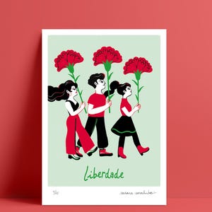 May include: Three people, two women and one man, walk in a line holding red carnations. The text "Liberdade" is written in red below them. The text "Mariana Carochinho" is written in black below the red text.