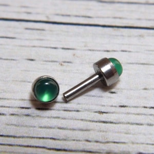 Ónix verde doble - 3 mm - Acero 316L con rosca interna - 16G - Perforaciones de hélice y lóbulo