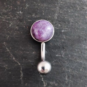 8mm purple charoite cabochon set in a polished 316l steel belly bar on a slate background