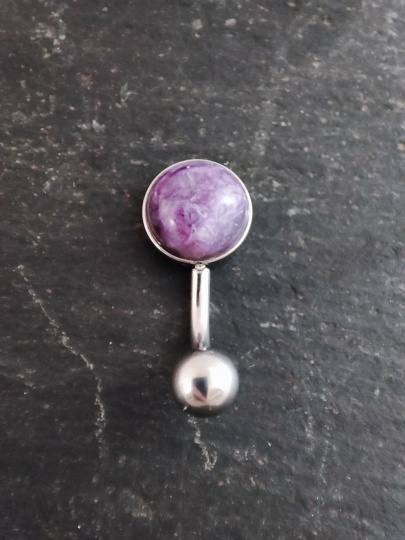 8mm purple charoite cabochon set in a polished 316l steel belly bar on a slate background