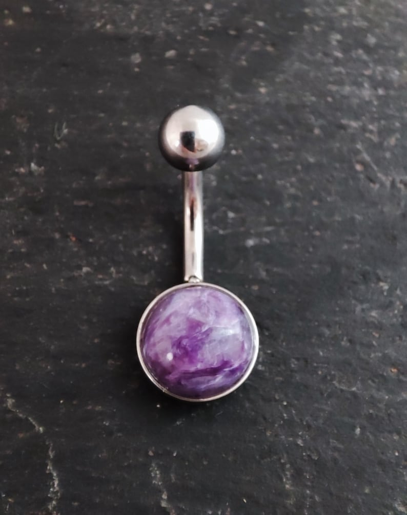 8mm purple charoite cabochon set in a polished 316l steel belly bar on a slate background