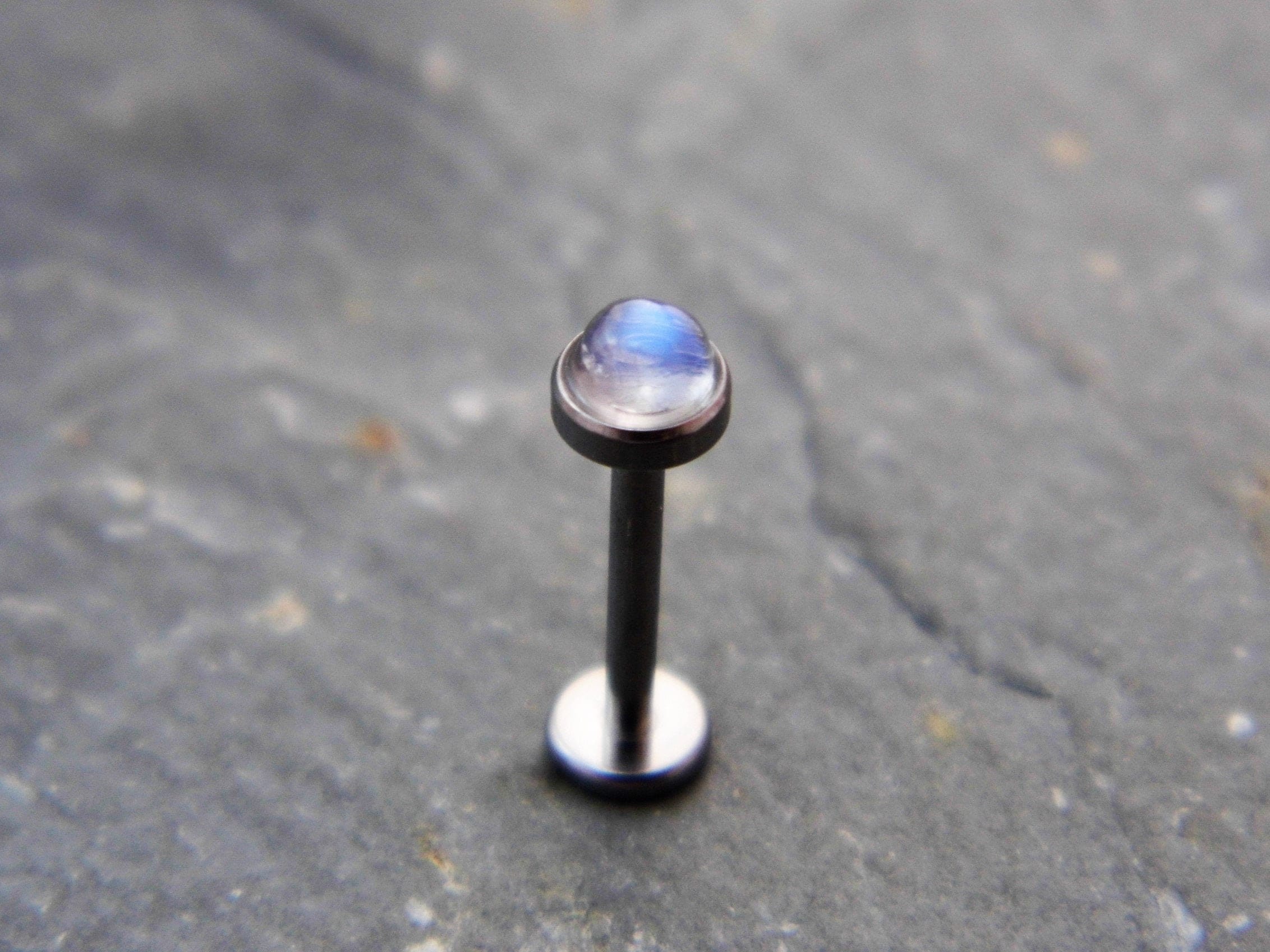 Rainbow Moonstone Labret - Titanium - 3mm - Internally Threaded - Con…