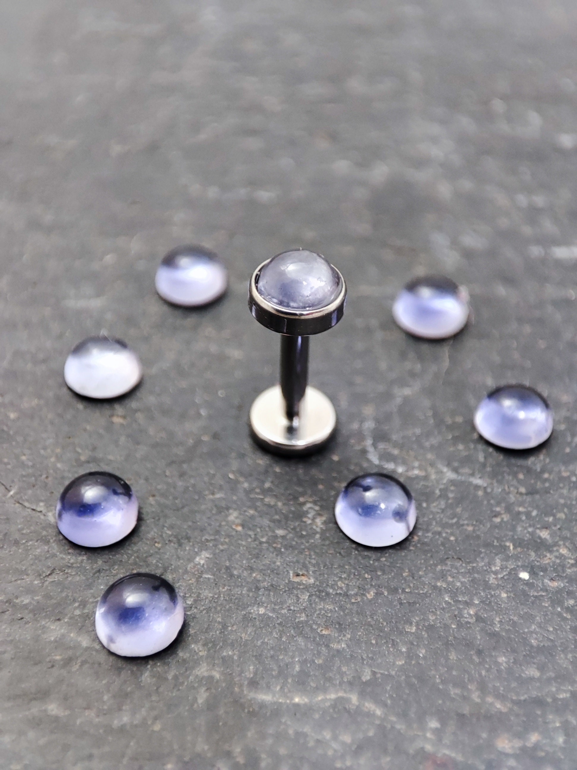 OUFER Titanium Labret Piercing – 16G (1,2 Mm), Intern Gewikkeld, Platte Rug, Lengte 5-12 Mm, Met CZ Steentje