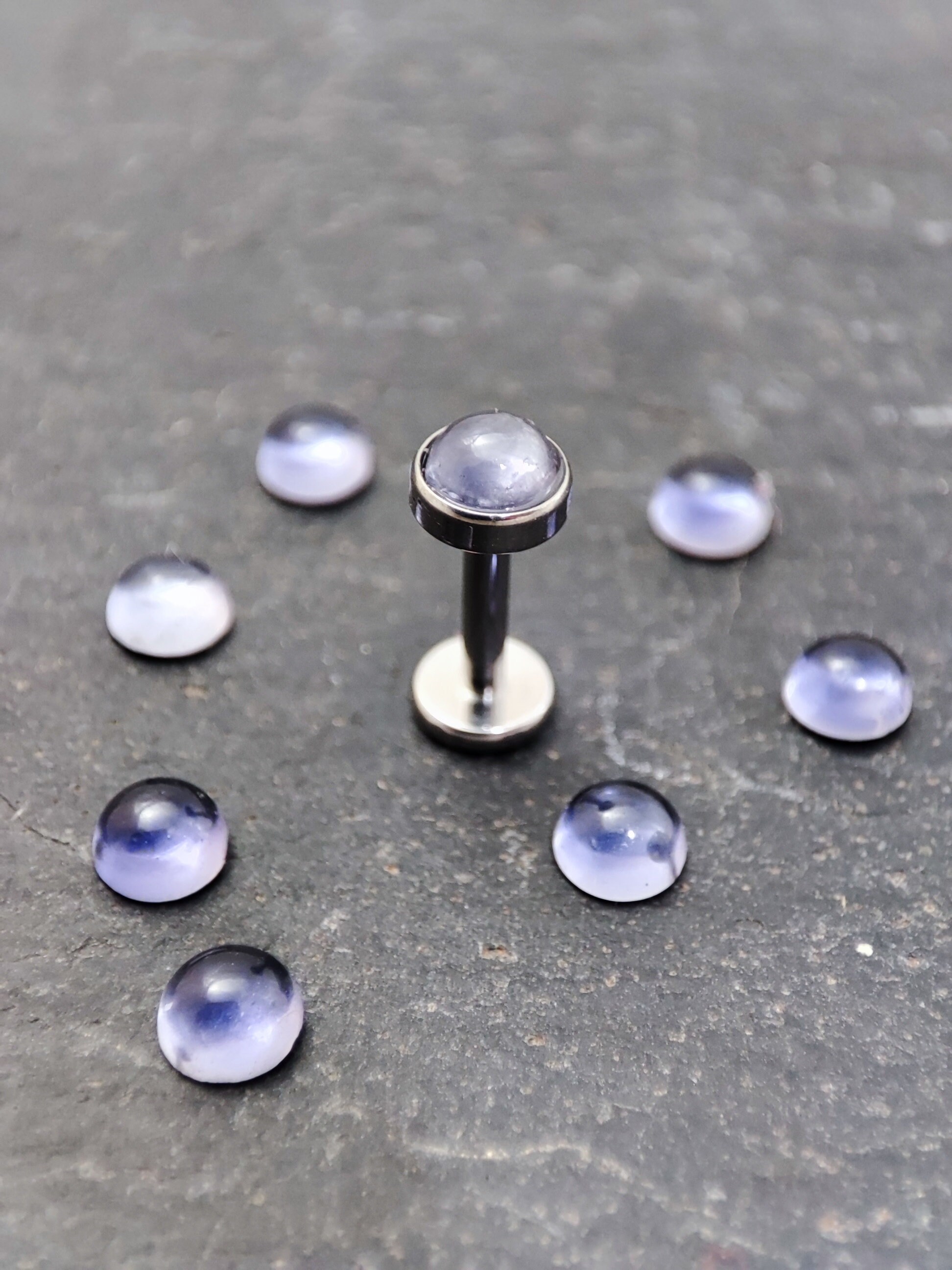 OUFER Titanium Labret Piercing – 16G (1,2 Mm), Intern Gewikkeld, Platte Rug, Lengte 5-12 Mm, Met CZ Steentje