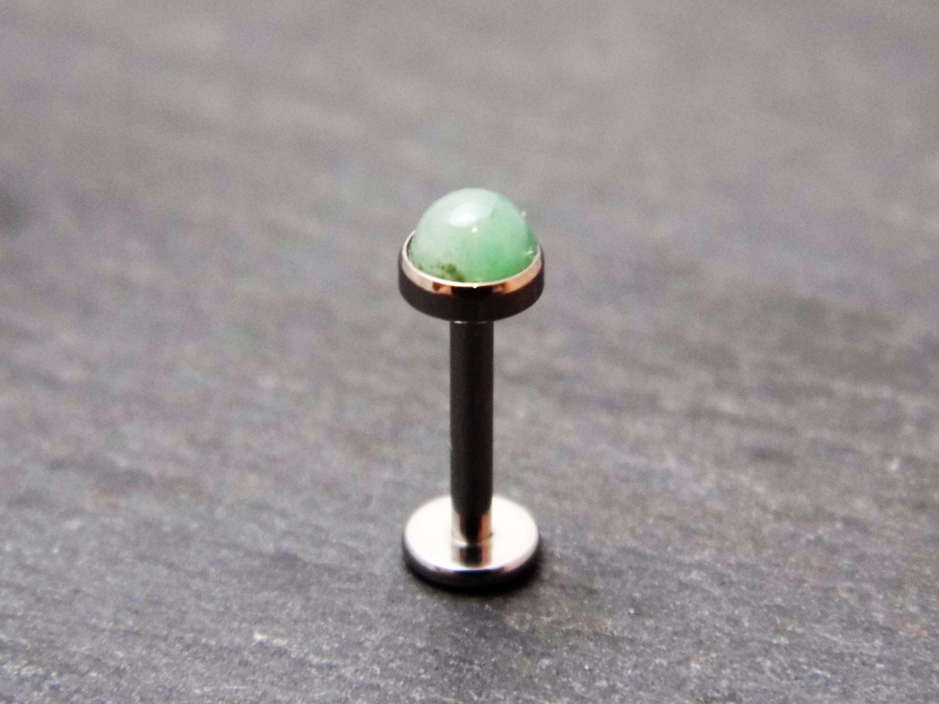 Emerald Labret Stud - 3mm - Titanium - Internally Threaded - 14G or 1…