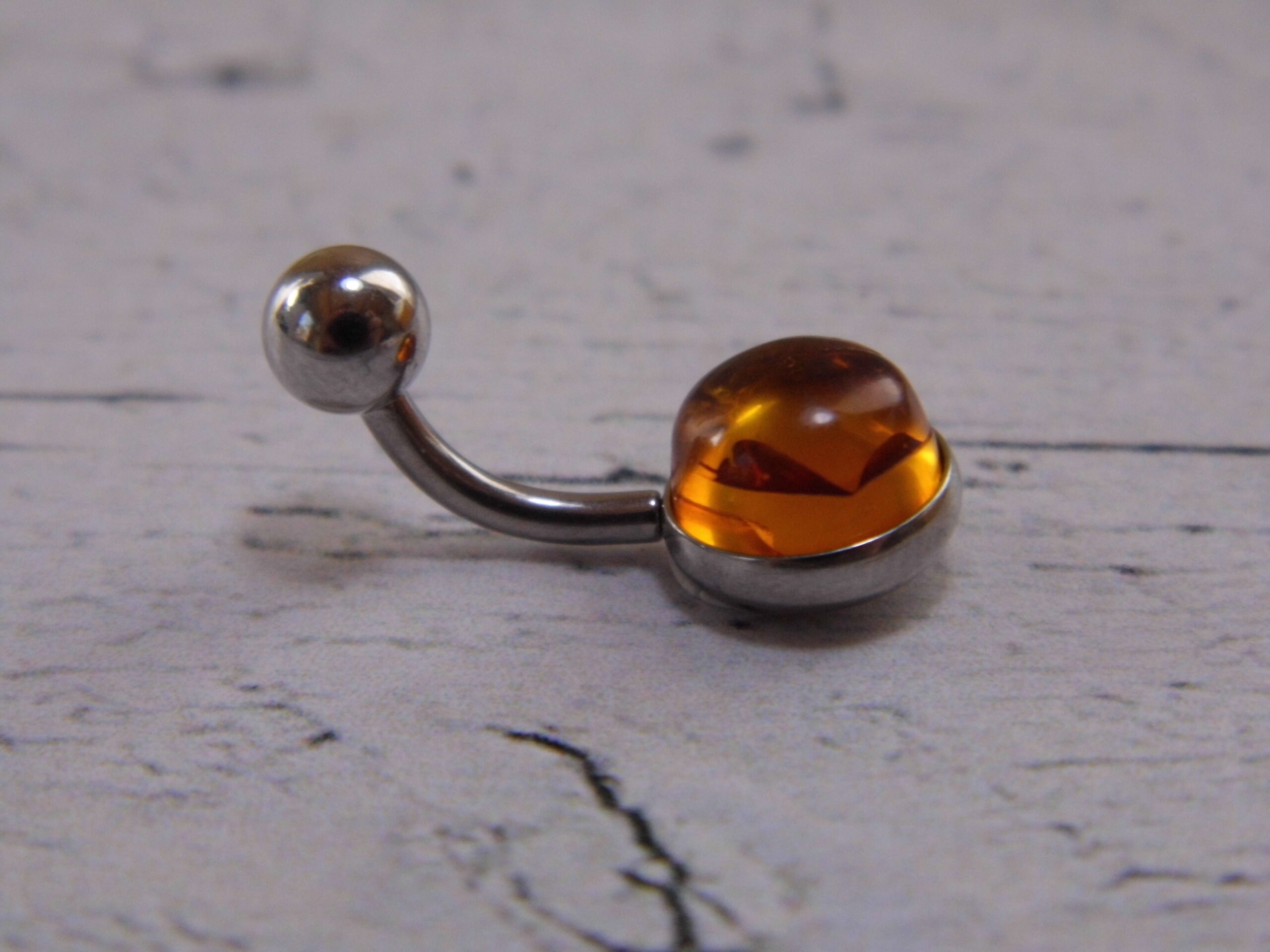 Amber Belly Bar - 316l Steel - 14 Gauge - Cognac Amber Belly Ring