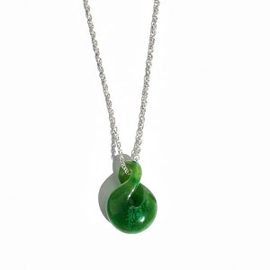 Pendentif torsadé Infinity en jade, 0,75 po. Jade de cassis canadien image 2