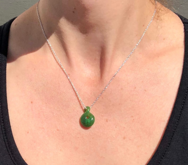 Pendentif torsadé Infinity en jade, 0,75 po. Jade de cassis canadien image 6