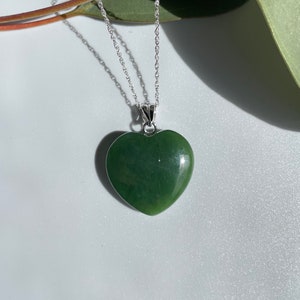 Jade Herzanhänger, Herz in 2 Größen erhältlich, Kanadische Nephrit Jade (35.Hochzeitstag)