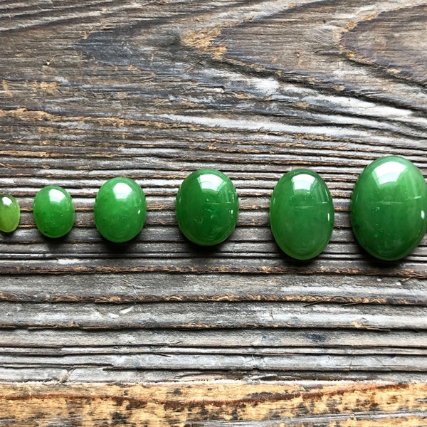 Cabochon ovale en jade canadien de qualité supérieure (différentes tailles disponibles)