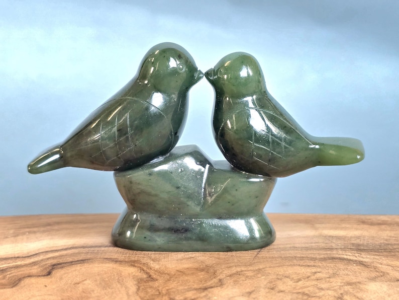 Agapornis canadienses de jade tallados a mano - 35.º aniversario de bodas (varios tamaños) imagen 1