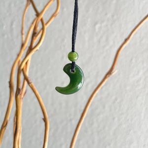 Small Canadian Jade Magatama pendant - 16mm