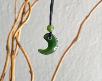Small Canadian Jade Magatama pendant - 16mm