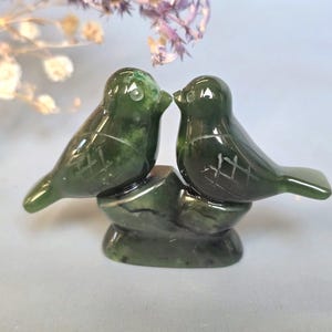 Agapornis canadienses de jade tallados a mano - 35.º aniversario de bodas (varios tamaños) imagen 2