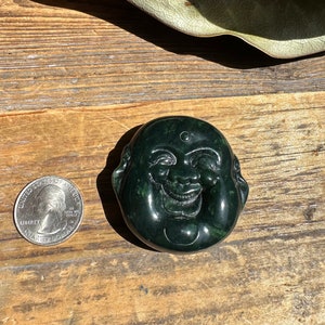 Goldener Buddhakopf aus kanadischer Jade, 4,5 cm