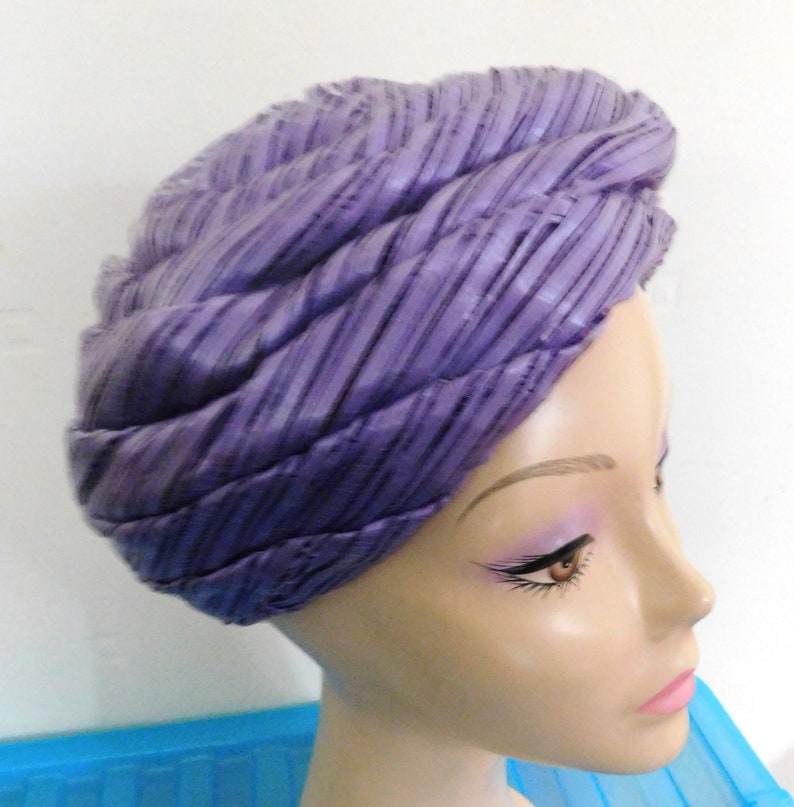 Vintage Ladies 1950/'s Lilac Tafetta Swirl design Pill Box