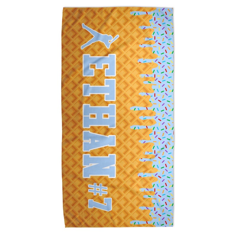 Serviette de plage personnalisée de baseball goutte à goutte crème glacée pour garçons, serviette de plage goutte à goutte, serviette de piscine, cadeau d'équipe, cadeau de baseball pour jeunes Light Blue