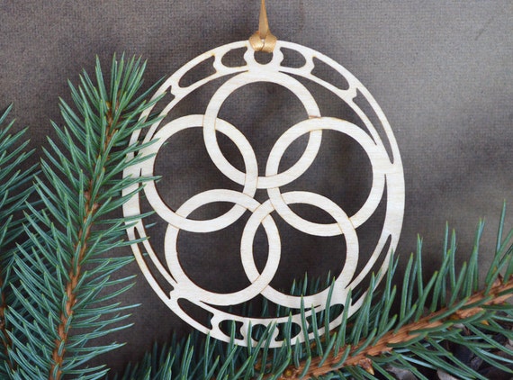 5 Golden Rings ornament woodcut design 5 Interlocking Rings decoration