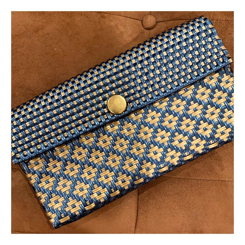 Big woven clutch. Handcrafted bags. Mexican bag. Woven bags. Plastic bags. Spring clutch bags. Boho bags navy and gold