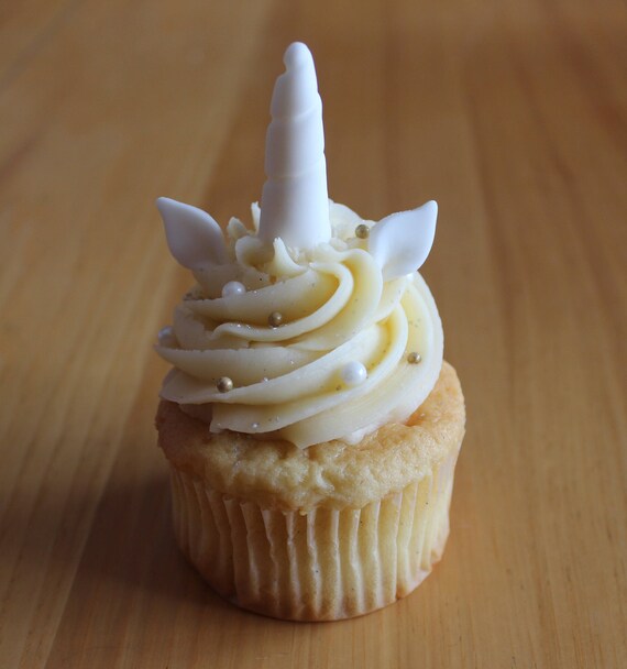 6 HANDMADE EDIBLE UNICORN HORN AND EARS CUPCAKE TOPPERS FONDANT PARTY