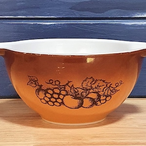 One Pyrex Cinderella Bowl 441 Old Orchard image 1