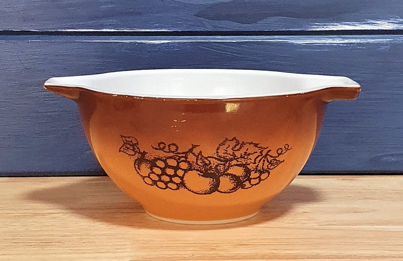 One Pyrex Cinderella Bowl 441 Old Orchard image 1