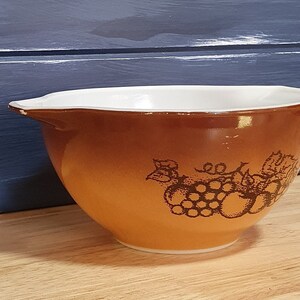 One Pyrex Cinderella Bowl 441 Old Orchard image 3