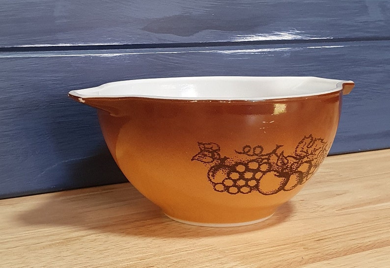 One Pyrex Cinderella Bowl 441 Old Orchard image 3