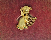 Vintage MYLU angel pin brooch angel with harp Christmas jewelry collectible signed jewelry goldtone mid-century modern MCM