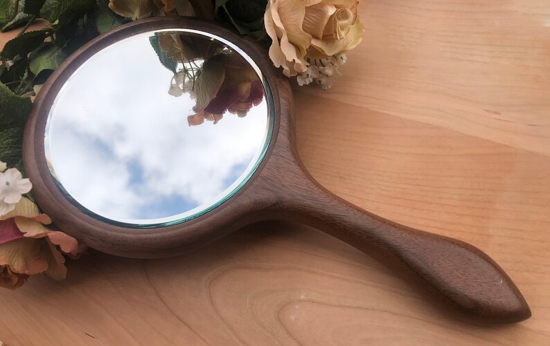 Specchio in noce, specchio a mano, specchio da parete in legno, specchio Daffodil, specchio rosso personalizzato, legno di noce nera dell'Oregon altamente figurato Made in USA immagine 5