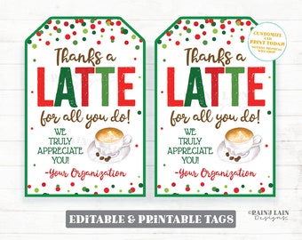 Può includere: Due etichette regalo stampabili con sfondo a pois rosso e verde. Le etichette presentano una tazza di caffè con un latte e il testo "Grazie per un latte per tutto quello che fai!" Ti apprezziamo davvero! -La tua Organizzazione"