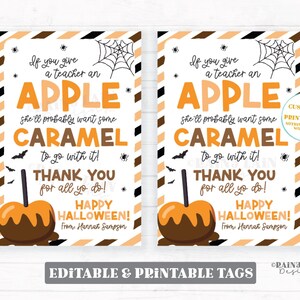 Può includere: Due etichette regalo stampabili di Halloween con strisce arancioni e marroni. Le etichette presentano una mela di cartone animato con caramello e il testo "Se dai una mela a un insegnante, probabilmente vorrà del caramello per accompagnare. Grazie per tutto quello che fai! Buon Halloween!"
