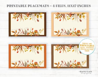 Könnte beinhalten: Vier druckbare Platzsets mit Herbst-Motiv. Jedes Platzset hat einen Rand aus braunen, orangen und gelben Blättern auf cremefarbenem Hintergrund. Der Text "PRINTABLE FILES - NOTHING PHYSICAL WILL SHIP!" ist in der rechten unteren Ecke des Bildes zu sehen.