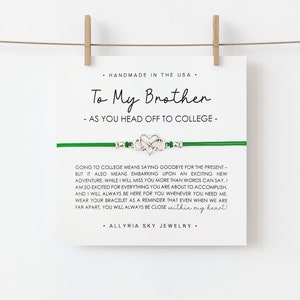 Bracelet-cadeau avec carte frère « En route pour l'université », cadeau de remise des diplômes frère, bracelet cadeau frère, cadeau étudiant de première année, cadeau de retour à l'école frère