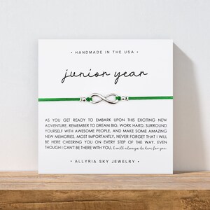 Bracelet cadeau année junior, Cadeau pour junior, Carte de promotion junior, Rentrée scolaire, En route pour l'université, Cadeau pour lycéen, Cadeau pour junior universitaire