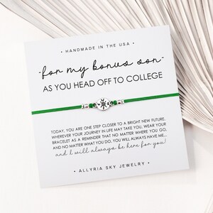 Bracelet cadeau avec carte « Off to College » en prime, beau-fils, cadeau étudiant en prime fils, remise des diplômes, étudiant de première année, cadeau mère-fils, n'importe où
