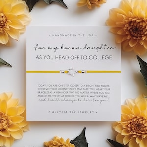 Bracelet cadeau avec carte « Aller à l'université » pour fille en prime, cadeau d'université pour belle-fille, remise des diplômes, étudiant de première année, cadeau fille en prime pour maman