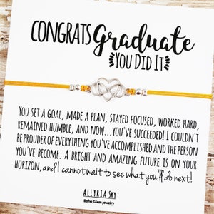 Bracelet d’amitié avec carte « Congrats Graduate » | Cadeau de fin d’études, Bracelet de remise des diplômes, Bijoux de cadeaux de remise des diplômes, Lycée, Diplômé d’université