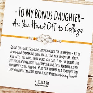 Bracelet cadeau avec carte « Fille en prime » pour l'université, fille de diplôme en prime, étudiant de première année, belle-fille, rentrée des classes, cadeau pour l'université