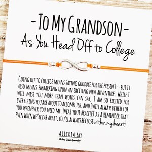 Bracelet cadeau avec carte « Off to College » de petit-fils, cadeau de remise de diplôme de petit-fils, cadeau de petit-fils de grand-mère, cadeau d'étudiant de première année de petit-fils, collège de petit-fils