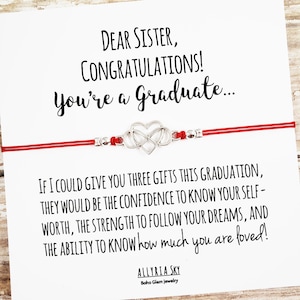 Bracelet d’amitié avec carte de graduation « Chère sœur » | Cadeau de graduation de sœur, Big Little, Graduation de sœur, École secondaire, Diplômé d’université