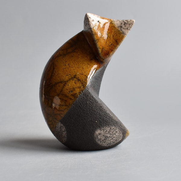 Ceramic statuette - a three-colored cat, a statuette, a white cat, a birthday present, a gift to her, Japanese ceramics, a raku pottery