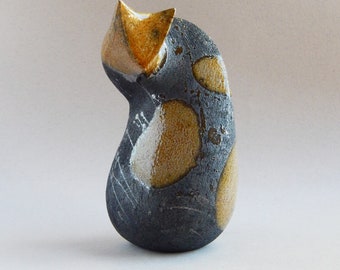 Ceramic sculpture of a cat,spotted cat,ceramics of Raku,cognac,glaze,art,pets,Christmas present,original gift, collection of cats, black cat