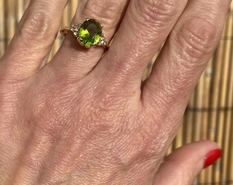10k Yellow Gold August Birthstone Ring – Oval Peridot (CZ) & White Topaz 3-Stone Proposal Ring, Size 5.5