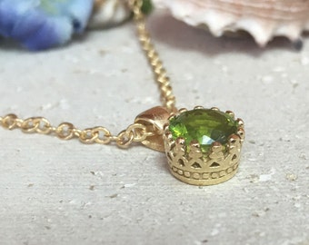 Peridot Necklace - August Birthstone - Gemstone necklace - Vintage Style - Simple Necklace - Round Pendant - Gold Necklace