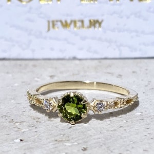 Peridot Ring - August Geburtsstein - Zarter Ring - Stapelring - Goldring - Zarter Ring - Zarter Ring - Edelstein Band