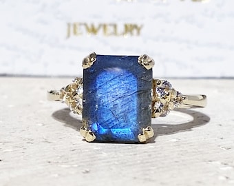 Labradorite Ring - Grey Ring - Statement Ring - Gold Ring - Engagement Ring - Rectangle Ring - Cocktail Ring - Rainbow Ring - Prong Ring