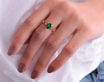 Emerald Ring - May Birthstone - Gemstone Ring - Flower Ring - Green Stone Ring - Gold Ring - Dainty Ring - Simple Ring - Delicate Ring