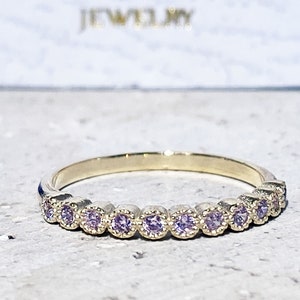 Anillo de cuarzo rosa - Piedra natal de octubre - Anillo pequeño - Anillo apilable - Anillo de piedras preciosas - Anillo de oro - Anillo con bisel - Anillo delicado - Anillo de media eternidad