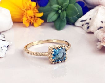 Blue Topaz Ring - London Blue Topaz - Gold Ring - December Ring - Hammered Ring - Gemstone Ring - Bezel Ring - Square Ring - Topaz Jewelry